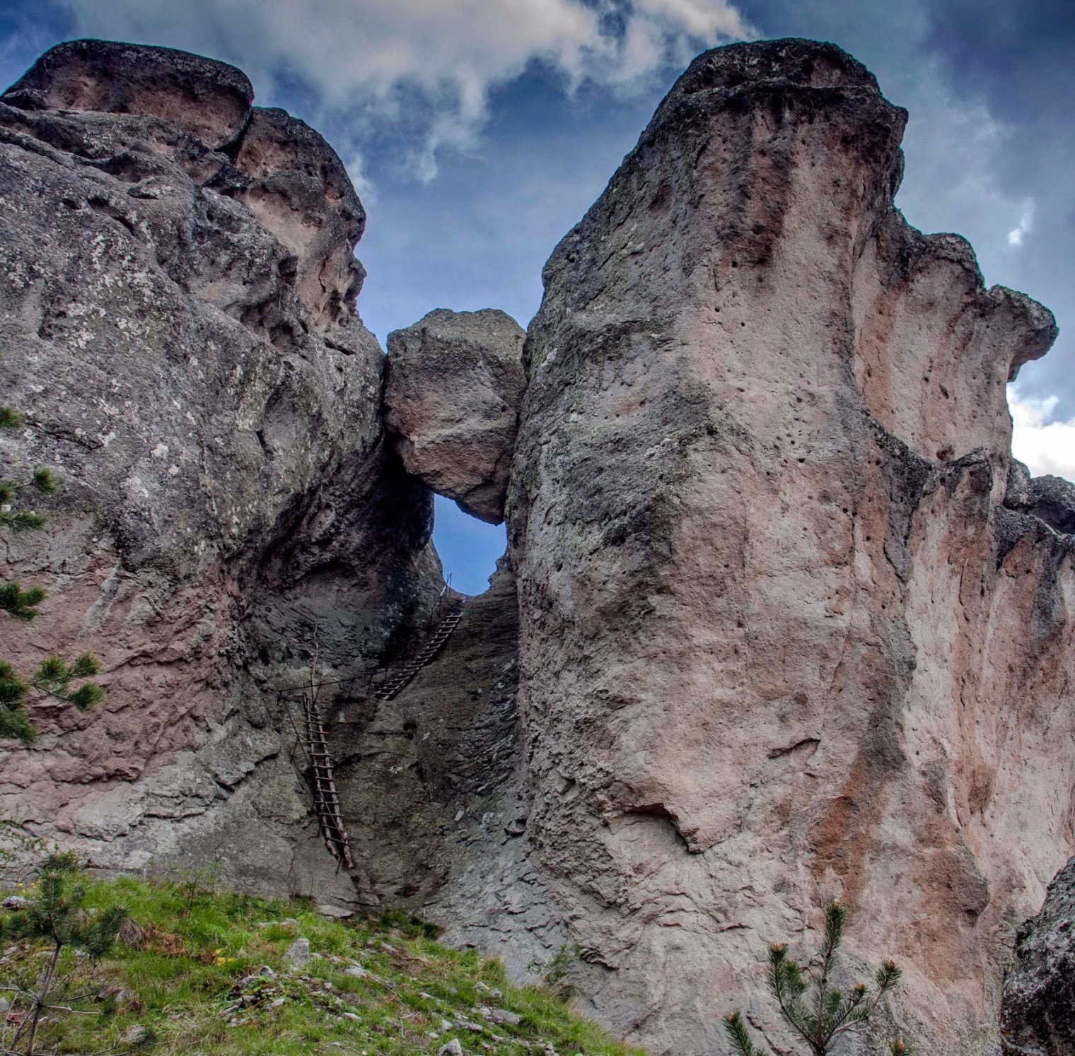 Караджов камък